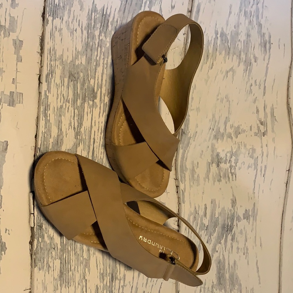 Nude super comfy cork wedges cl laundry
